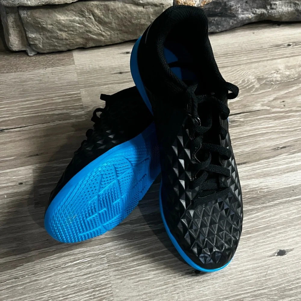 Nike shoes/6Y